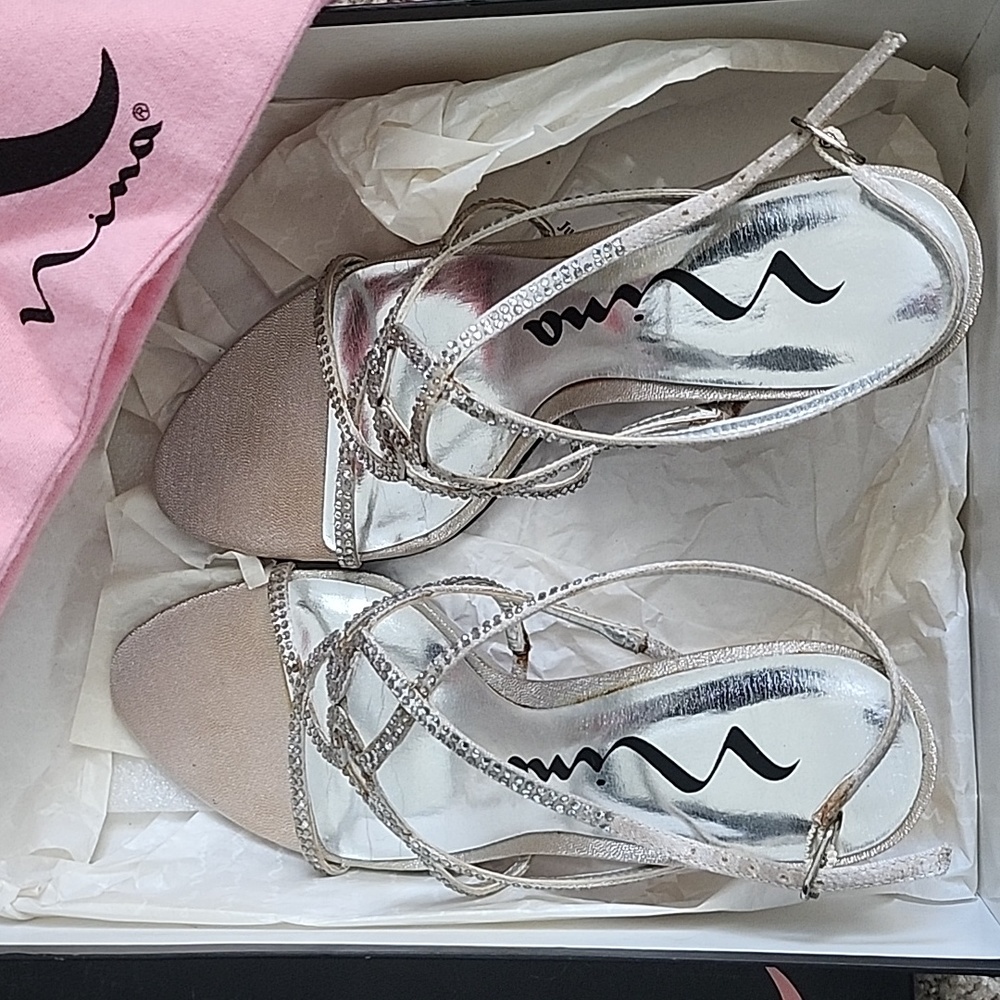 Nina silver glimmer heels size 5